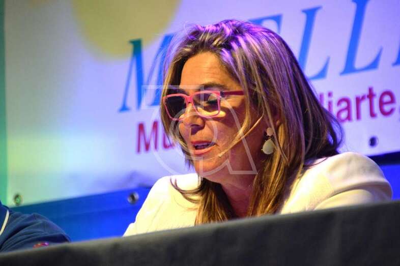 María González Calderín, en el momento de la lectural del pregón, esta noche en Taliarte (Foto TA)